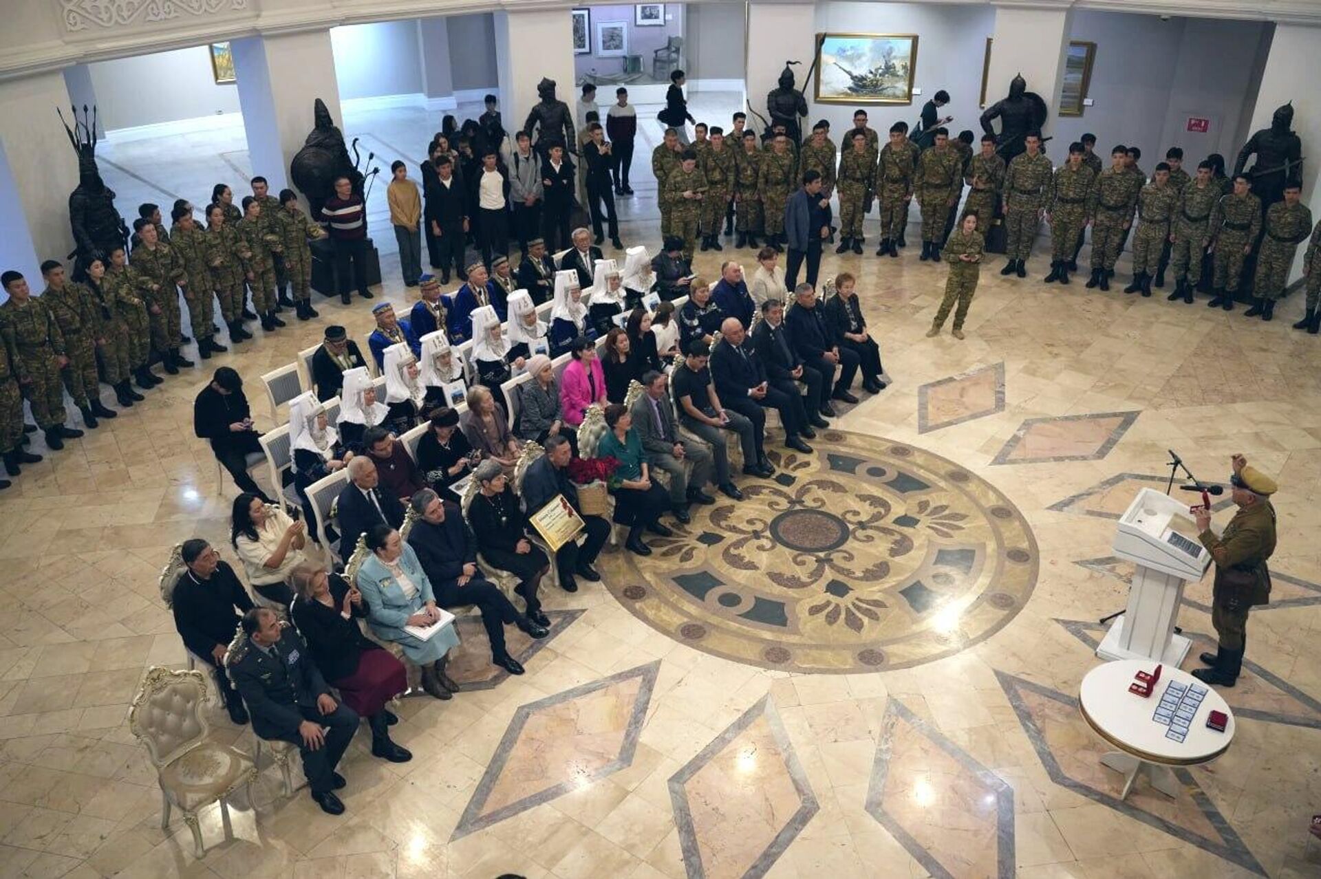 Потомкам казахстанских воинов вручили медаль За доблесть и верность долгу - Sputnik Казахстан, 1920, 14.11.2025