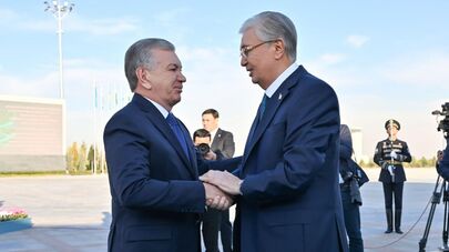 Президент Касым-Жомарт Токаев по приглашению Президента Узбекистана Шавката Мирзиёева прибыл с государственным визитом в Ташкент