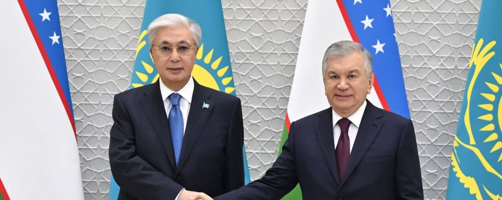 Касым-Жомарт Токаев провел переговоры с Шавкатом Мирзиёевым в Ташкенте - Sputnik Казахстан, 1920, 15.11.2025
