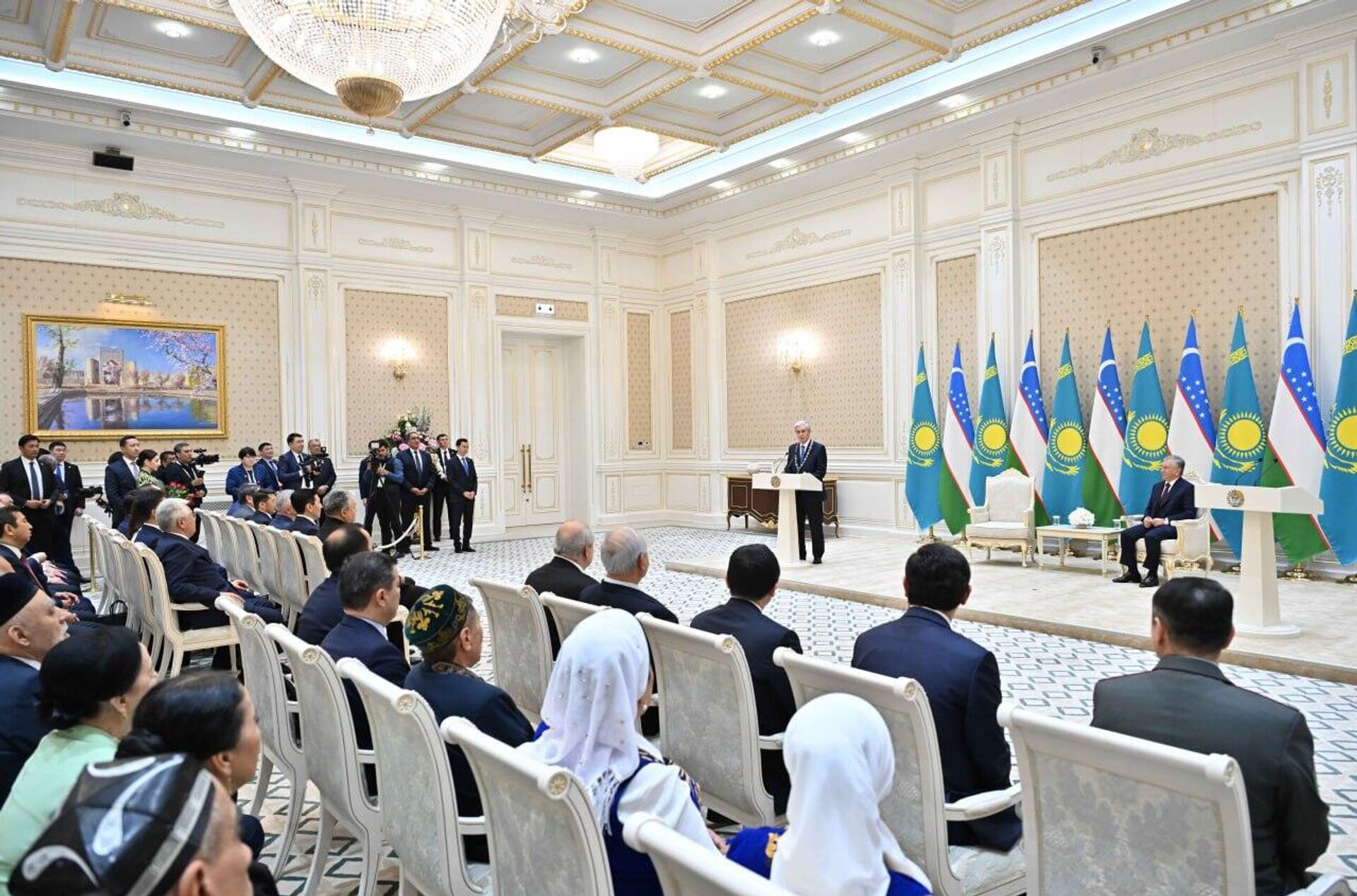 Президенту Казахстана была вручена высшая государственная награда Узбекистана
 - Sputnik Казахстан, 1920, 15.11.2025