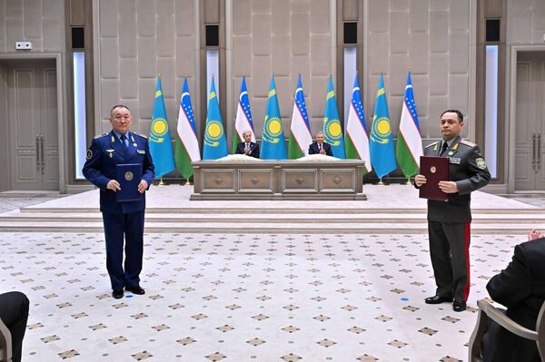 Казахстан и Узбекистан подписали ряд документов - Sputnik Казахстан