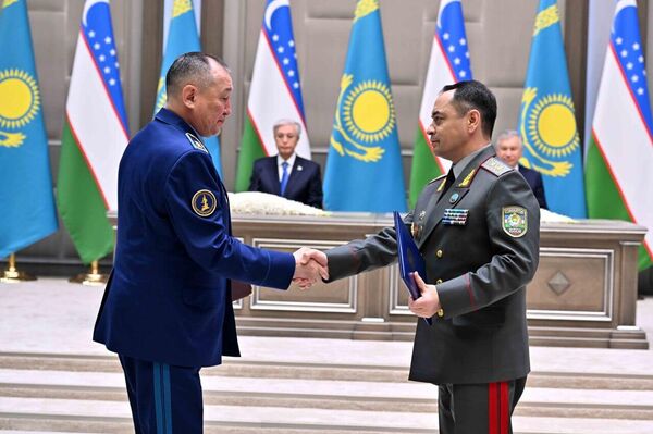 Казахстан и Узбекистан подписали ряд документов - Sputnik Казахстан