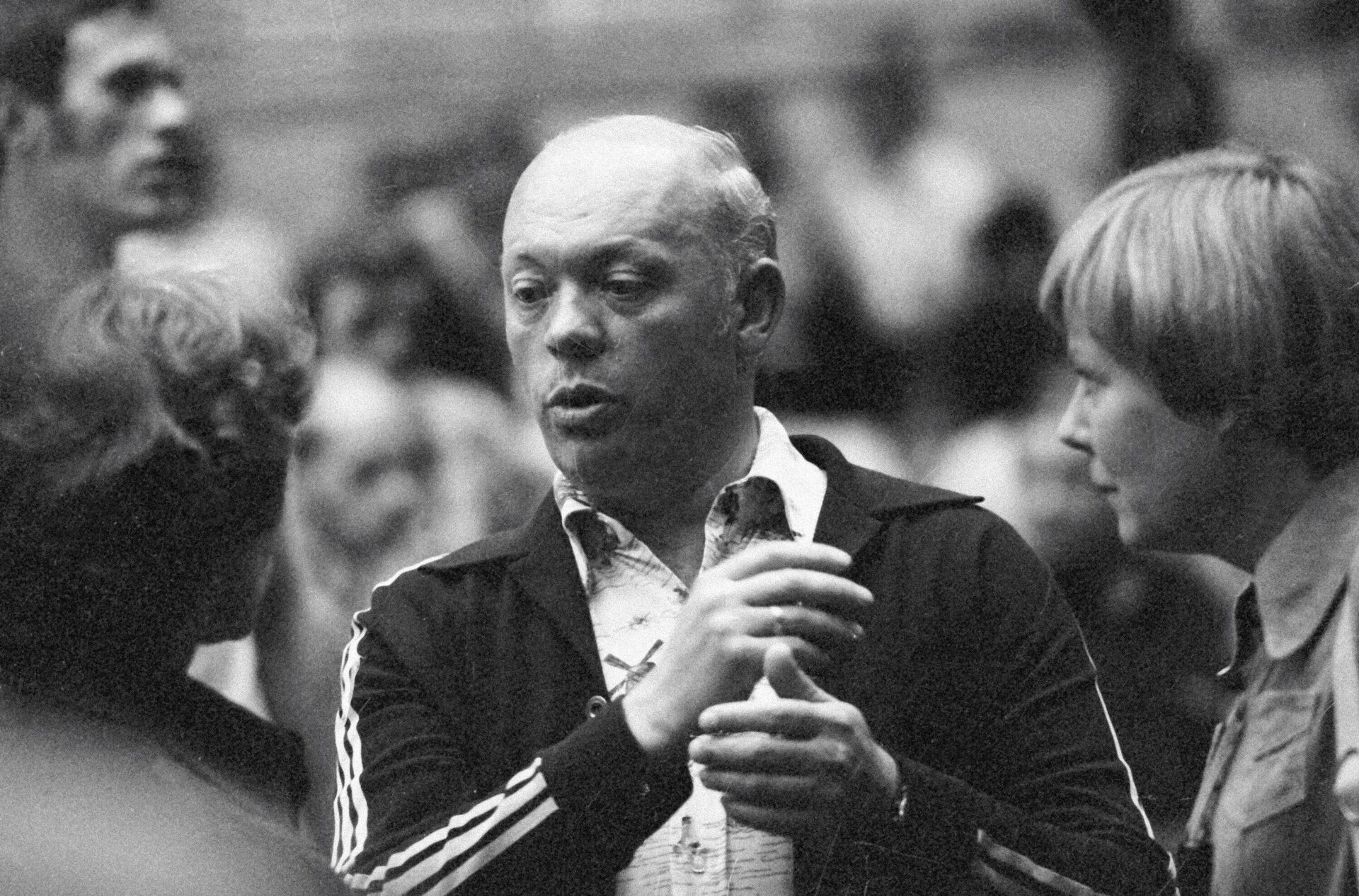 Старший тренер сборной СССР по гандболу, заслуженный тренер СССР Игорь Турчин Старший тренер сборной СССР по гандболу, заслуженный тренер СССР Игорь Турчин - Sputnik Казахстан, 1920, 15.11.2025