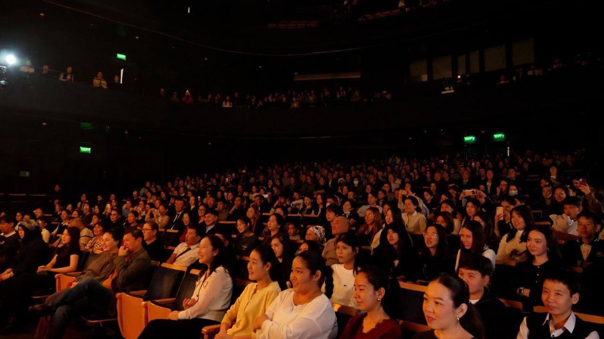 В Астане публике представили спектакль Жылы мұң
В Астане публике представили спектакль Жылы мұң
- Sputnik Қазақстан, 1920, 15.11.2025