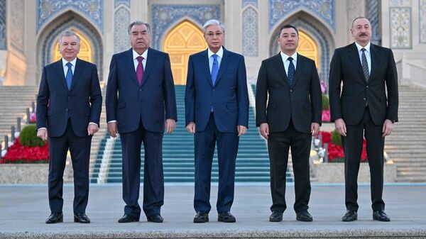 Шавкат Мирзиёев, Эмомали Рахмон, Касым-Жомарт Токаев, Садыр Жапаров и Ильхам Алиев прибыли в Центр исламской цивилизации Ташкента
 - Sputnik Казахстан