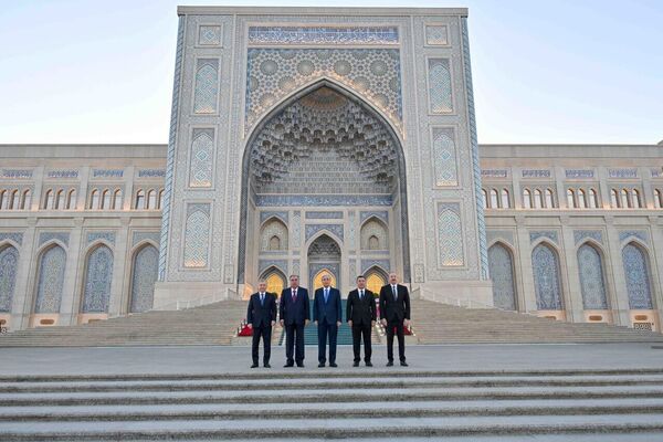 Шавкат Мирзиёев, Эмомали Рахмон, Касым-Жомарт Токаев, Садыр Жапаров и Ильхам Алиев прибыли в Центр исламской цивилизации Ташкента
 - Sputnik Казахстан