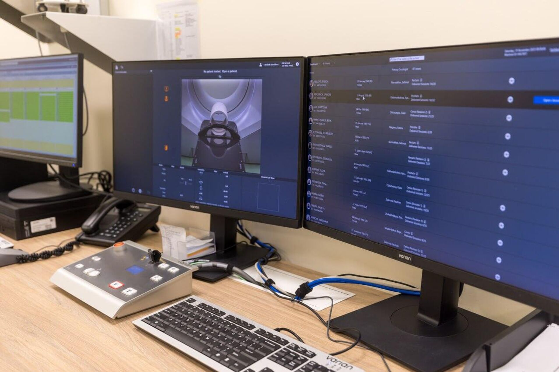 Премьер Казахстана Олжас Бектенов ознакомился с деятельностью Национального научного онкологического центра в Астане Премьер Казахстана Олжас Бектенов ознакомился с деятельностью Национального научного онкологического центра в Астане - Sputnik Казахстан, 1920, 17.11.2025