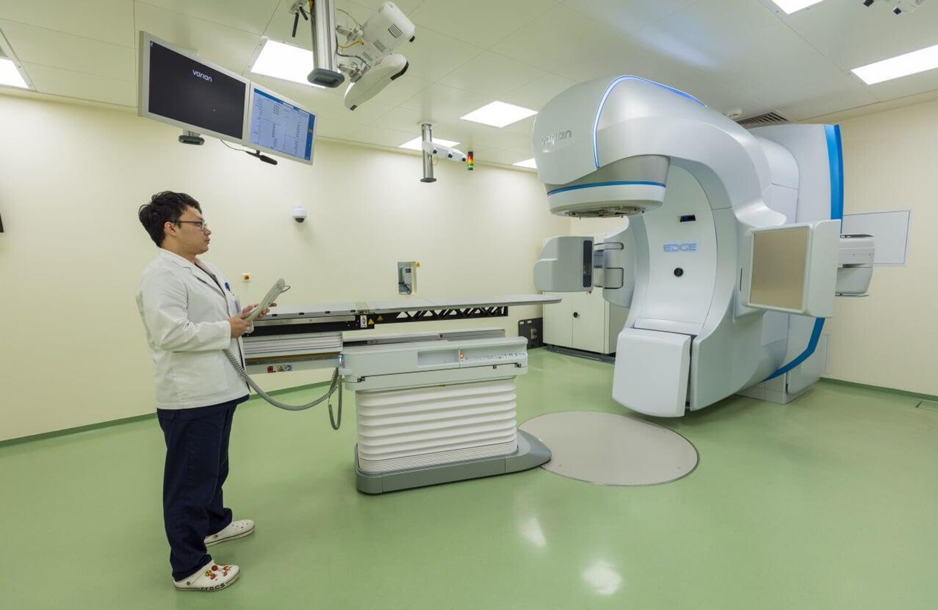 Биомедицинский исследовательский центр Nazarbayev University в Астане посетил премьер Казахстана Олжас Бектенов Биомедицинский исследовательский центр Nazarbayev University в Астане посетил премьер Казахстана Олжас Бектенов - Sputnik Казахстан, 1920, 17.11.2025