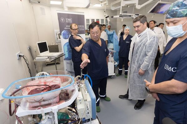 Олжас Бектенов Астанадағы ұлттық ғылыми онкология орталығының жаңа корпусымен танысты Олжас Бектенов Астанадағы ұлттық ғылыми онкология орталығының жаңа корпусымен танысты - Sputnik Қазақстан