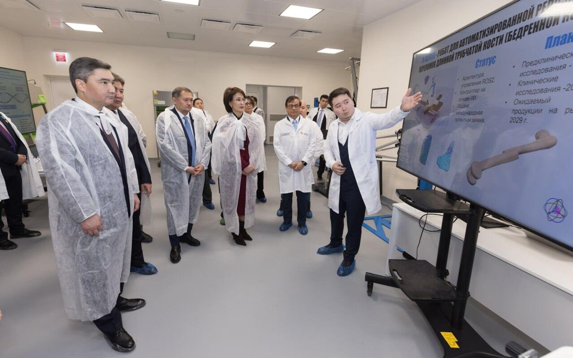 Премьер Казахстана Олжас Бектенов ознакомился с деятельностью Национального научного онкологического центра в Астане Премьер Казахстана Олжас Бектенов ознакомился с деятельностью Национального научного онкологического центра в Астане - Sputnik Казахстан, 1920, 17.11.2025