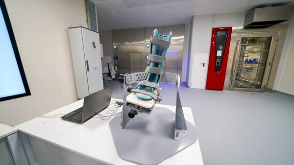 Премьер Казахстана Олжас Бектенов ознакомился с деятельностью Национального научного онкологического центра  в Астане - Sputnik Қазақстан