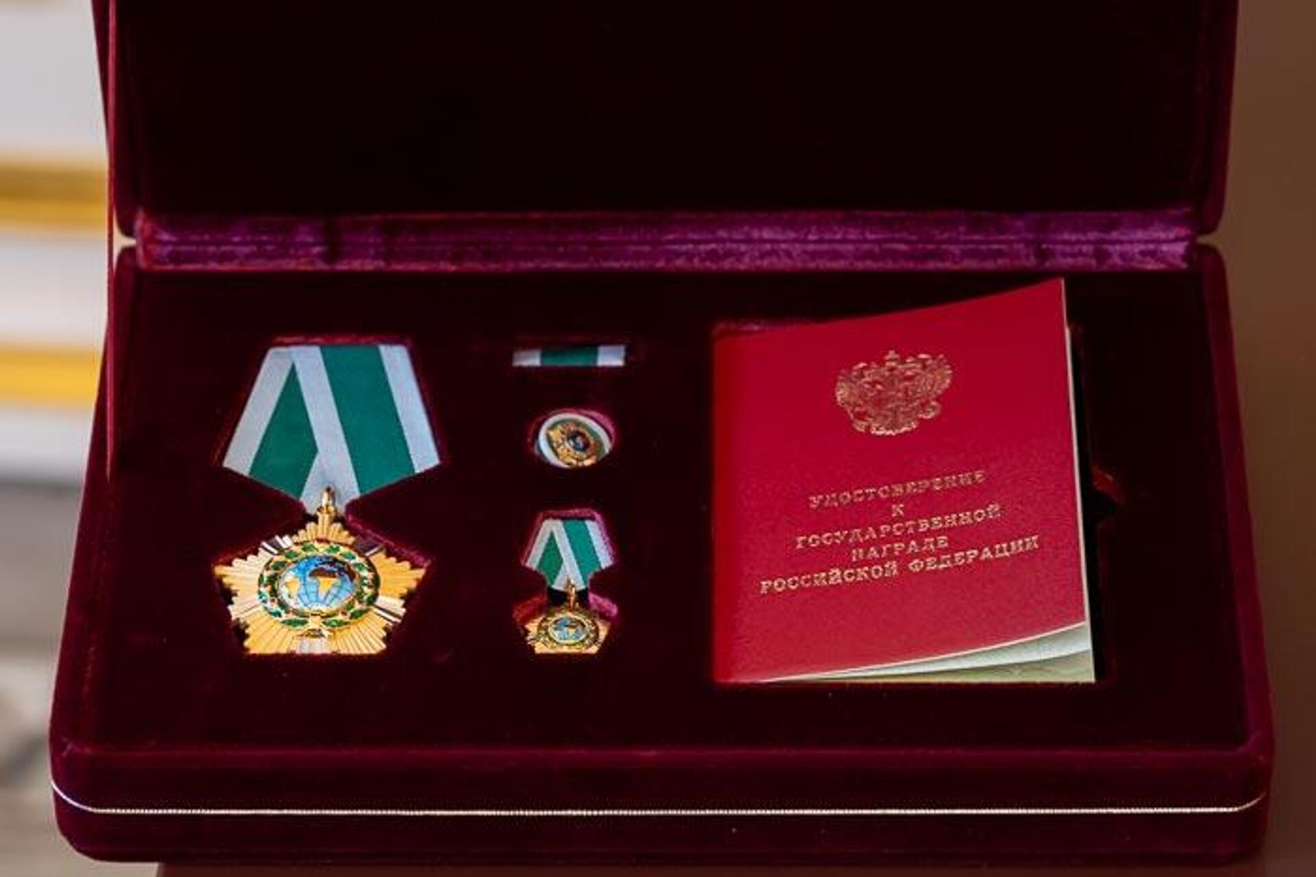 100-летняя насельница Иверско-Серафимовского монастыря Алма-Аты схимонахиня Ирина (Любицкая) награждена орденом Дружбы - Sputnik Казахстан, 1920, 18.11.2025