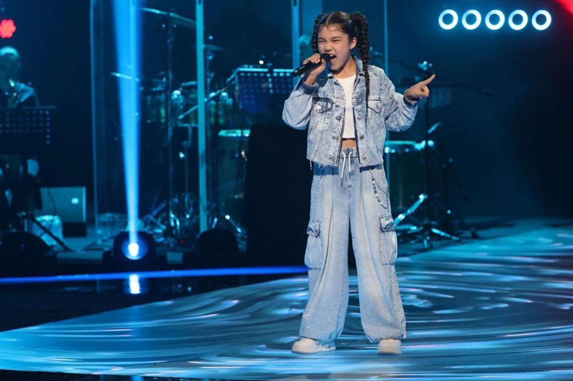 Солистка творческой студии Жас сарбаз Жасмина Тузелова - Sputnik Казахстан, 1920, 19.11.2025