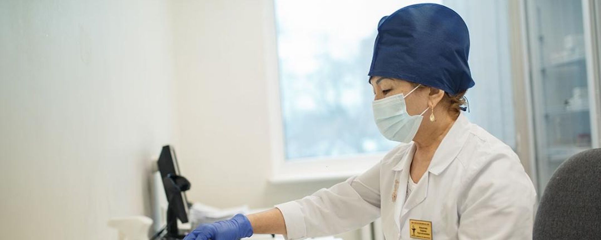 Врач в поликлинике  - Sputnik Казахстан, 1920, 20.11.2025