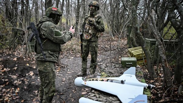 Боевая работа расчета БПЛА на Купянском участке фронта - Sputnik Казахстан
