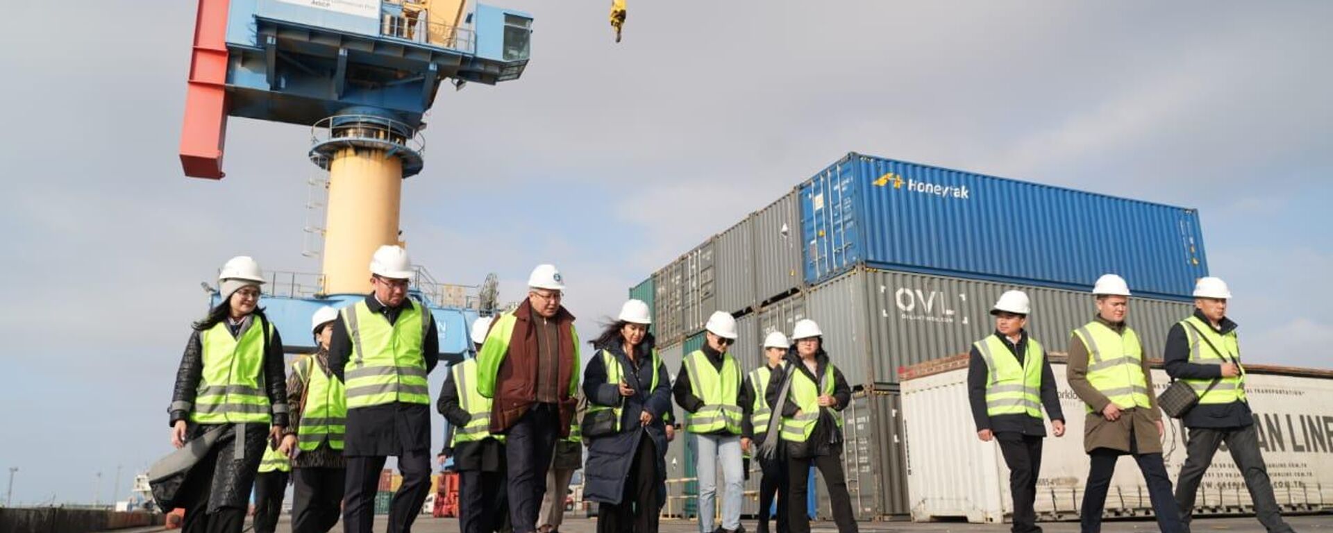 В Актау обсудили итоги работы ТМТМ и перспективы развития транспортного коридора - Sputnik Казахстан, 1920, 19.11.2025