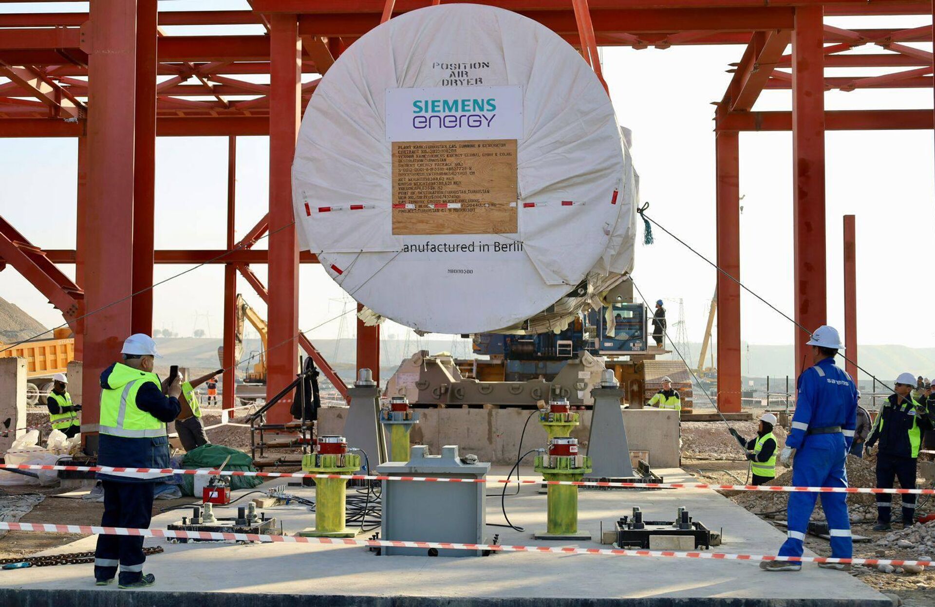 Первую газовую турбину установили в главном корпусе ПГУ Туркестан
 - Sputnik Казахстан, 1920, 19.11.2025