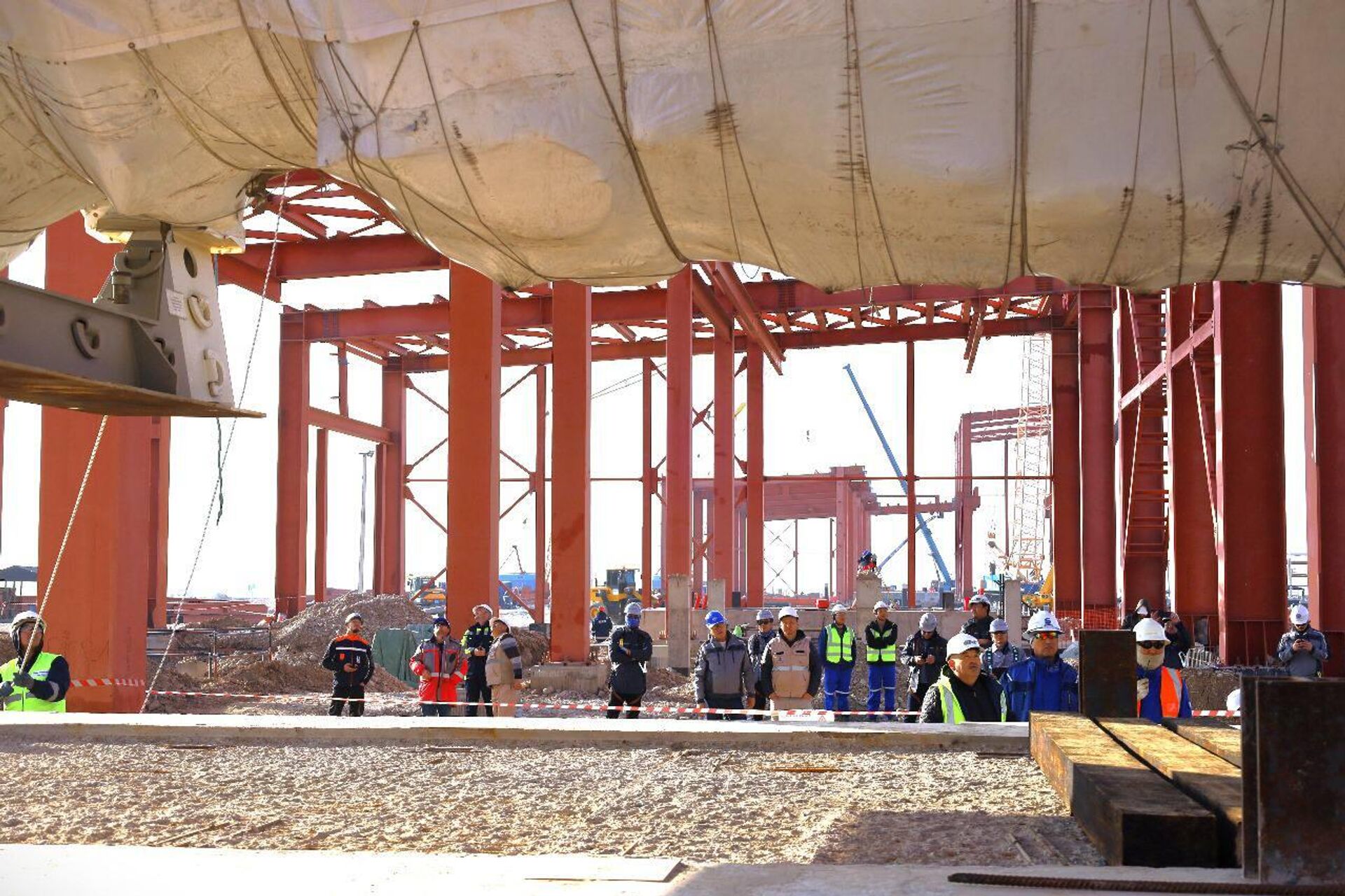 Первую газовую турбину установили в главном корпусе ПГУ Туркестан
 - Sputnik Казахстан, 1920, 19.11.2025