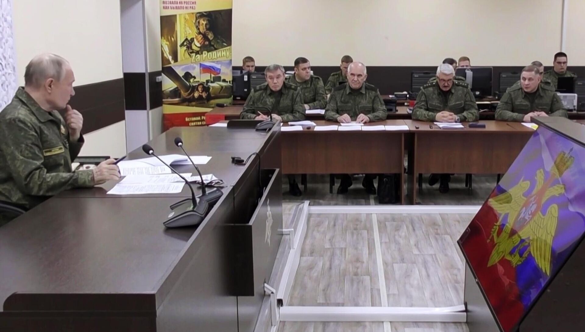 Президент Владимир Путин посетил командный пункт группировки Запад - Sputnik Казахстан, 1920, 21.11.2025