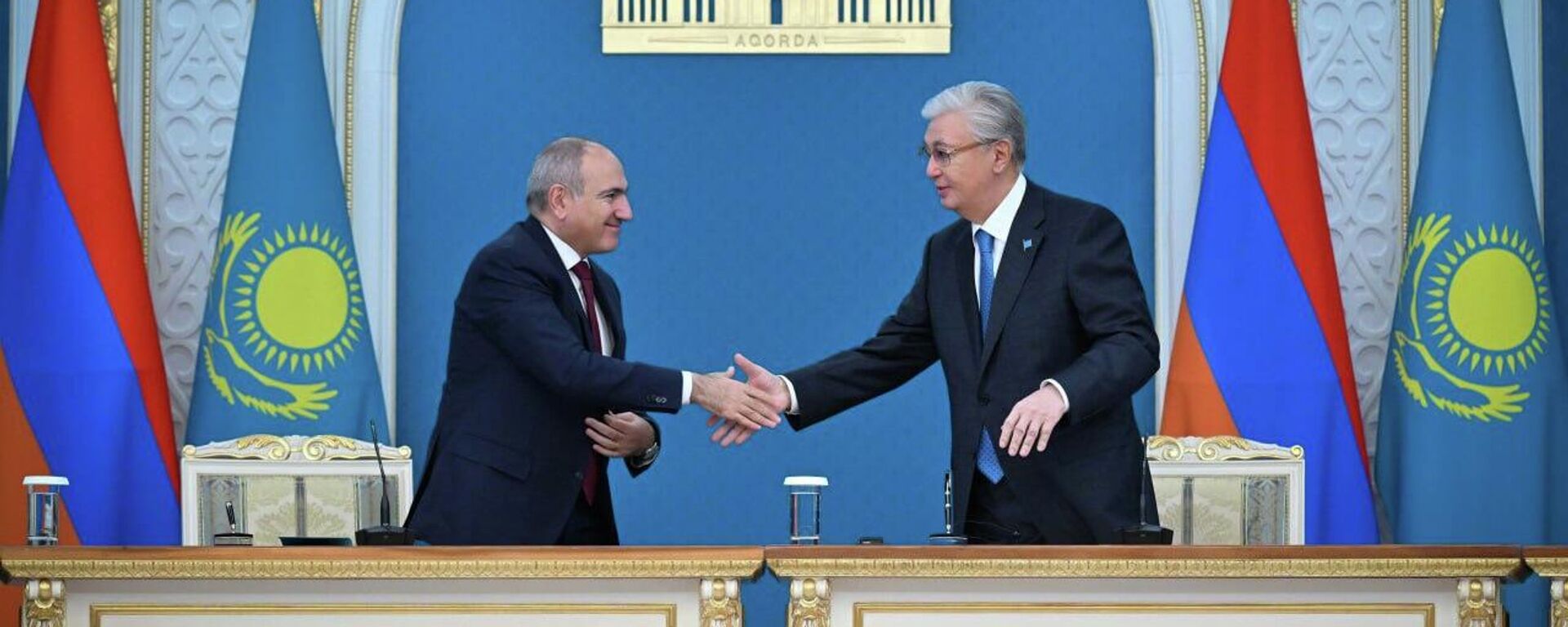 Қасым-Жомарт Тоқаев пен Никол Пашинян БАҚ өкілдеріне арналған брифинг өткізді - Sputnik Қазақстан, 1920, 21.11.2025