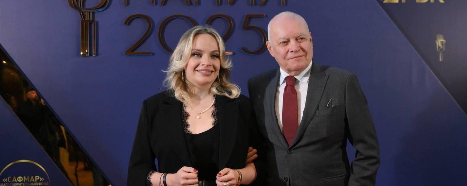 Генеральный директор МИА Россия сегодня Дмитрий Киселев и руководитель Радио Sputnik Маргарита Некрасова на премии Радиомания Генеральный директор МИА Россия сегодня Дмитрий Киселев и руководитель Радио Sputnik Маргарита Некрасова на премии Радиомания - Sputnik Казахстан, 1920, 21.11.2025