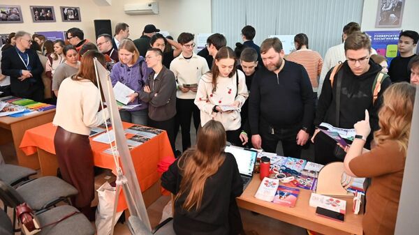 Выставка университетов Учись в России проходит в Русском доме в Астане - Sputnik Казахстан