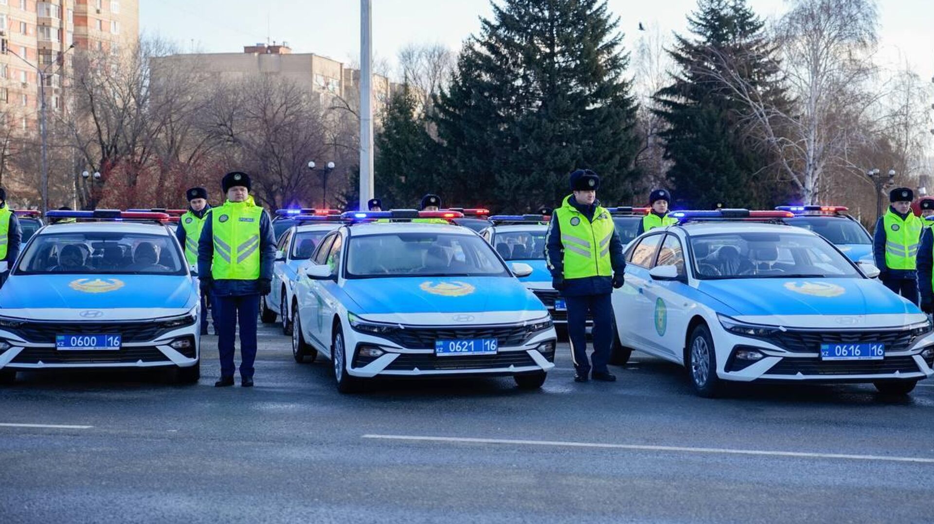 Шығыс Қазақстан облысының полицейлеріне жаңа автокөліктер берілді Шығыс Қазақстан облысының полицейлеріне жаңа автокөліктер берілді - Sputnik Қазақстан, 1920, 22.11.2025