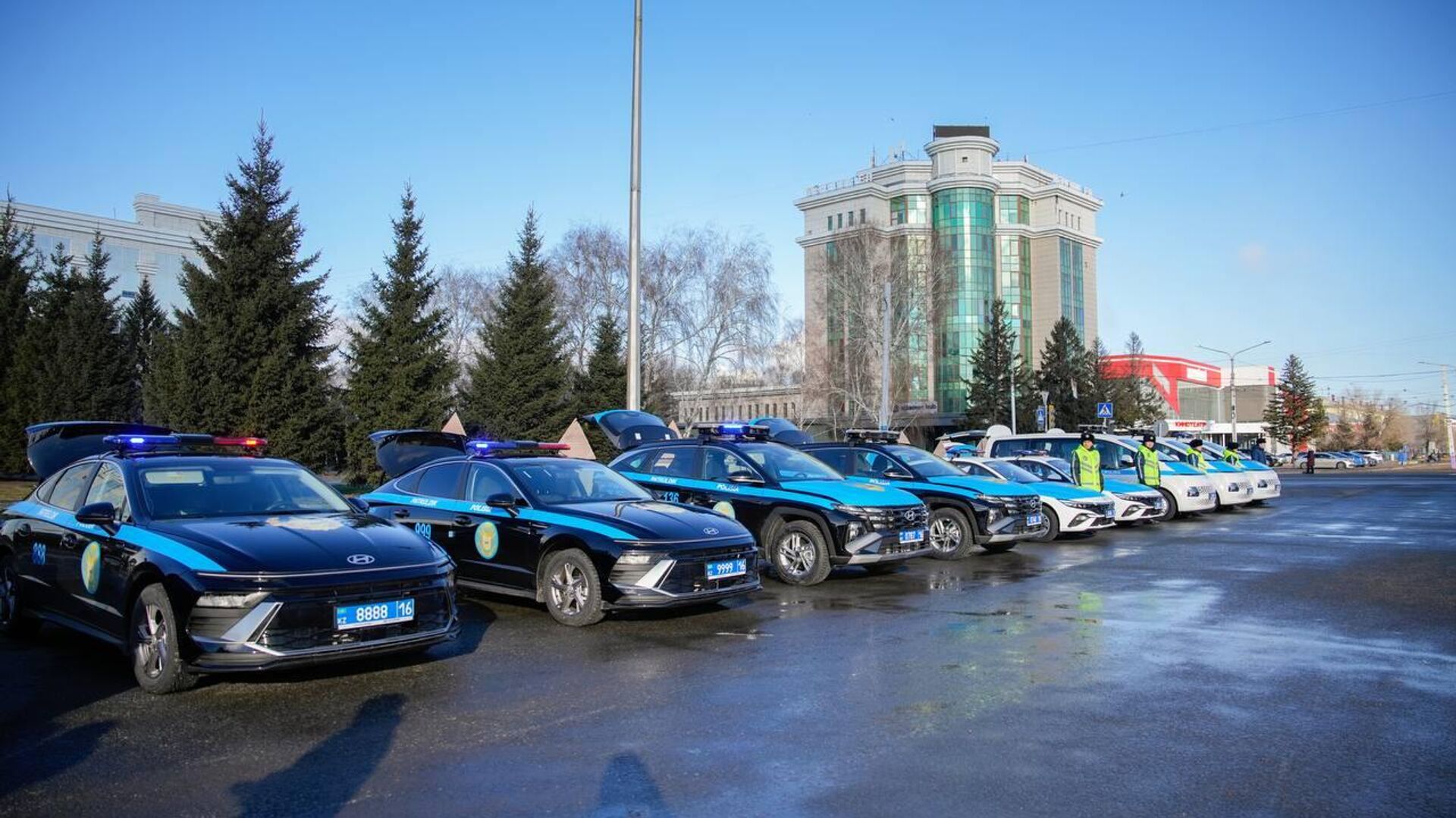 Новые автомобили вручили полицейским Восточно-Казахстанской области - Sputnik Казахстан, 1920, 22.11.2025