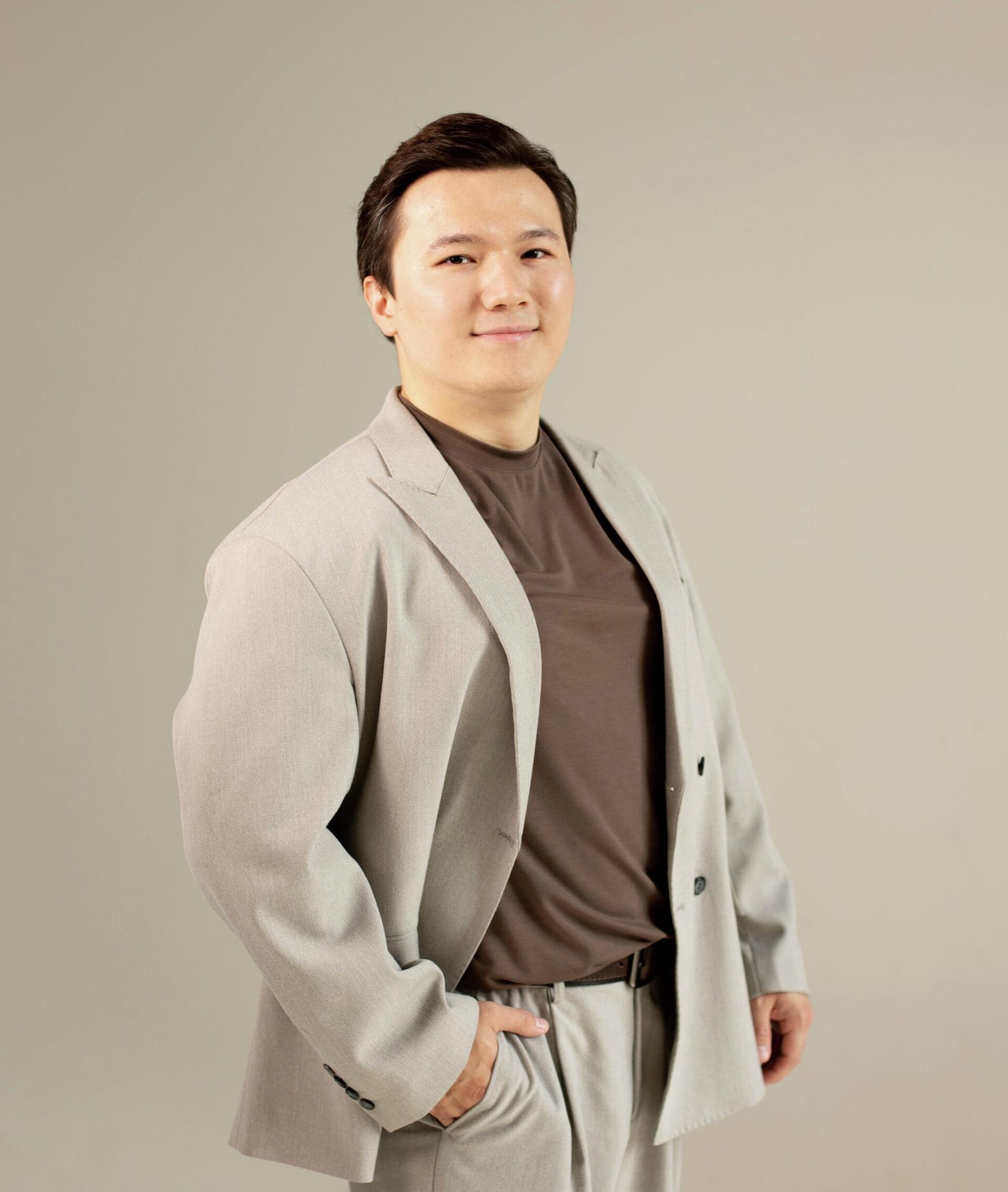 Динмухамед Кошкинбаев - солист оперной труппы театра Астана Опера лауреат престижных международных конкурсов Динмухамед Кошкинбаев - солист оперной труппы театра Астана Опера лауреат престижных международных конкурсов - Sputnik Казахстан, 1920, 24.11.2025