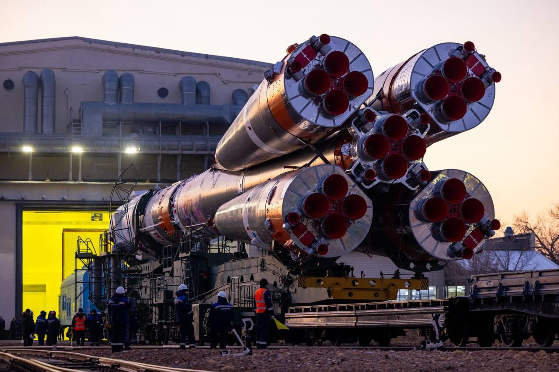 Вывоз ракеты с пилотируемым кораблем Союз МС-28 на стартовый комплекс космодрома Байконур
Вывоз ракеты с пилотируемым кораблем Союз МС-28 на стартовый комплекс космодрома Байконур
- Sputnik Казахстан, 1920, 24.11.2025