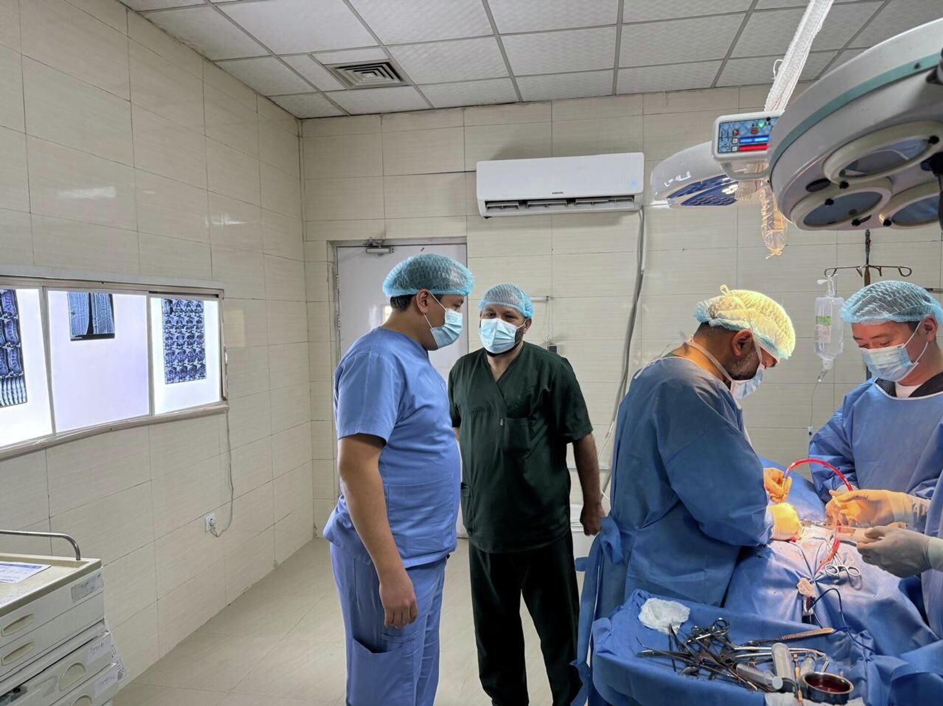 Қазақ дәрігерлері Ауғанстанға гуманитарлық көмек көрсетуге барды - Sputnik Қазақстан, 1920, 24.11.2025