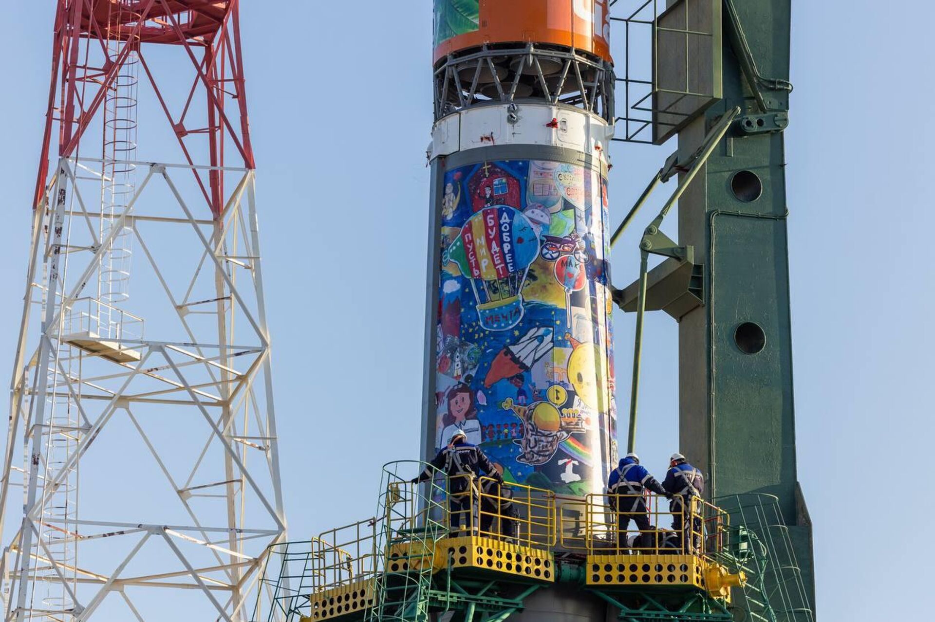 Ракету корабля Союз МС‑28 впервые в истории украсили рисунками, нарисованными онкобольными детьми
 - Sputnik Казахстан, 1920, 25.11.2025