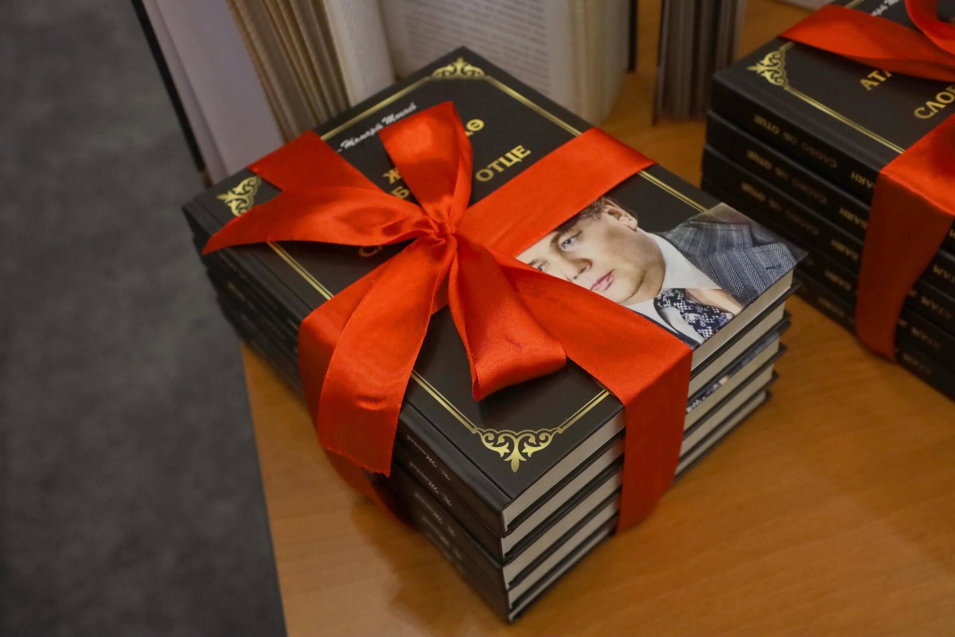 В Кыргызстане провели презентацию книги Касым-Жомарта Токаева Слово об отце, переведенной на кыргызский язык  - Sputnik Қазақстан, 1920, 26.11.2025