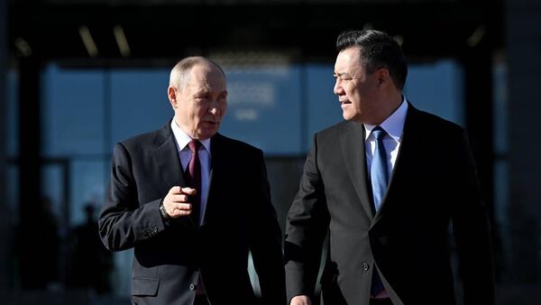 Владимир Путин и Садыр Жапаров  - Sputnik Казахстан