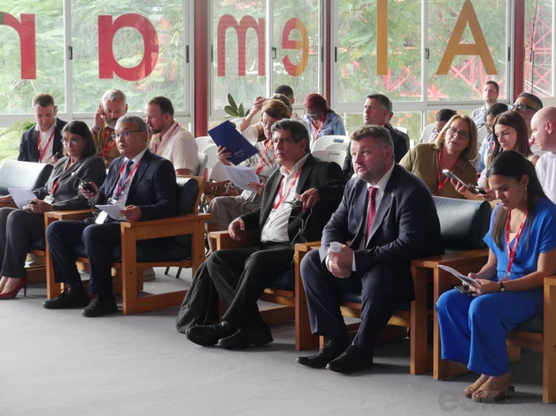 Министр по интеграции и макроэкономике ЕЭК Данияр Иманалиев принял участие в церемонии открытия Международной Гаванской выставки-ярмарки FIHAV  - Sputnik Казахстан, 1920, 26.11.2025