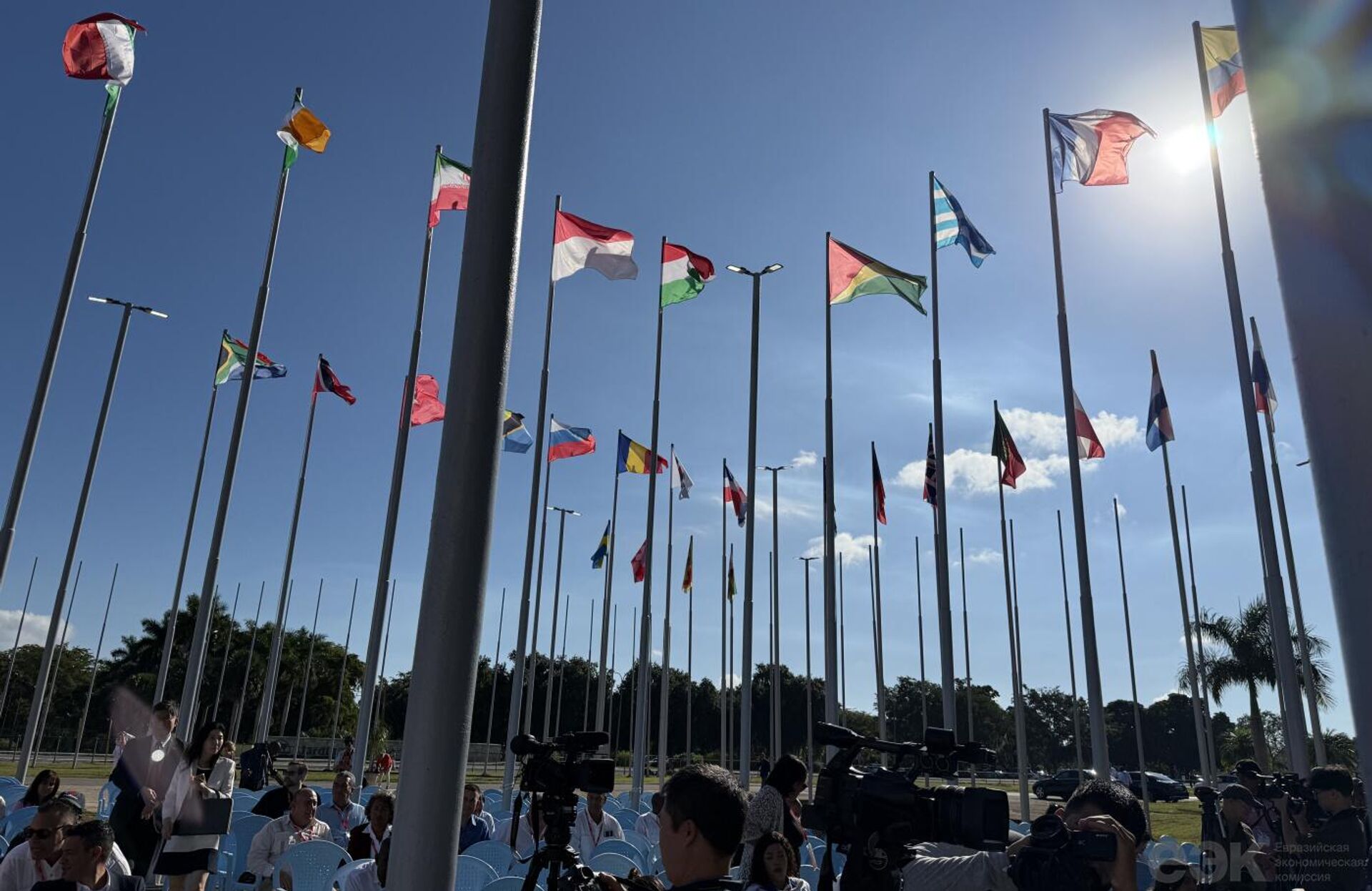 Министр по интеграции и макроэкономике ЕЭК Данияр Иманалиев принял участие в церемонии открытия Международной Гаванской выставки-ярмарки FIHAV  - Sputnik Казахстан, 1920, 26.11.2025