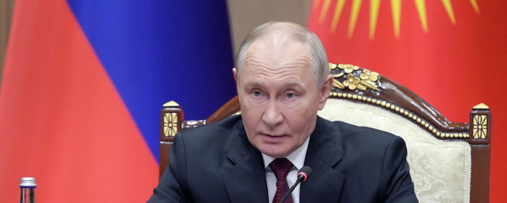 Путин проводит пресс-конференцию по итогам визита в Кыргызстан  - трансляция - Sputnik Қазақстан, 1920, 27.11.2025
