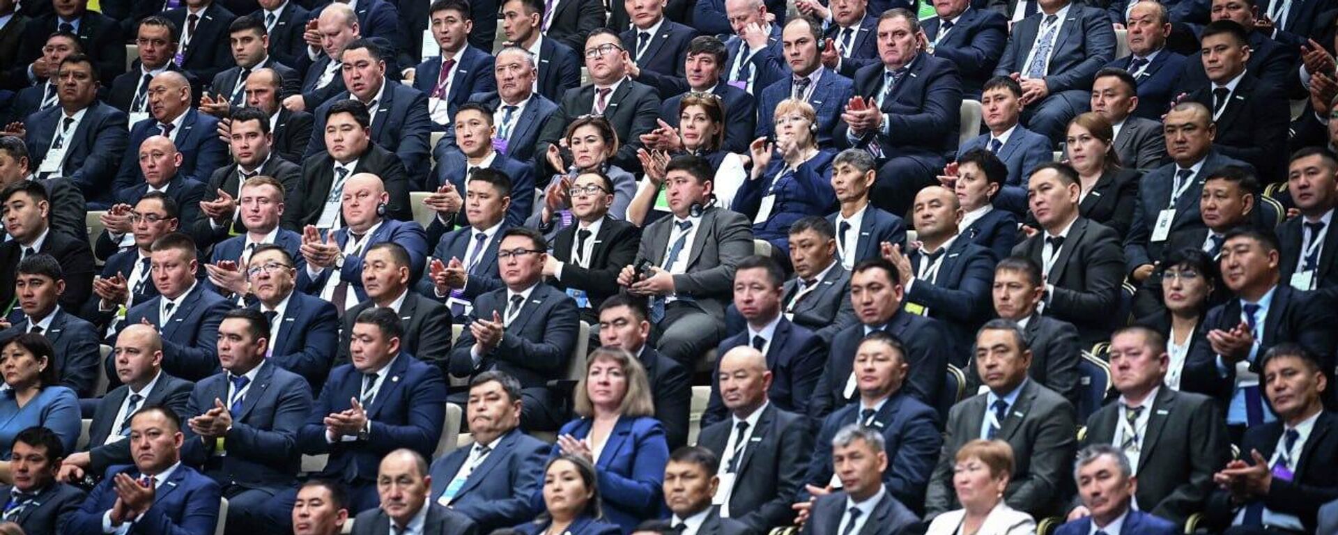 Касым-Жомарт Токаев выступил на диалог-платформе сельских акимов в Астане - Sputnik Қазақстан, 1920, 28.11.2025