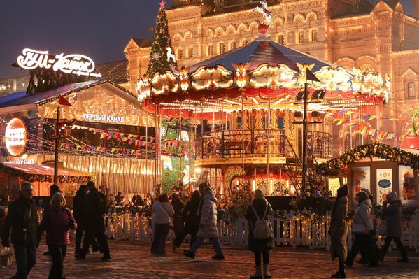 Завораживающая зимняя сказка ожидает каждого, кто окажется здесь: восхитительный виды Кремля, весёлая ярмарка, ароматы корицы, согревающего глинтвейна и вкуснейшей выпечки.  - Sputnik Казахстан