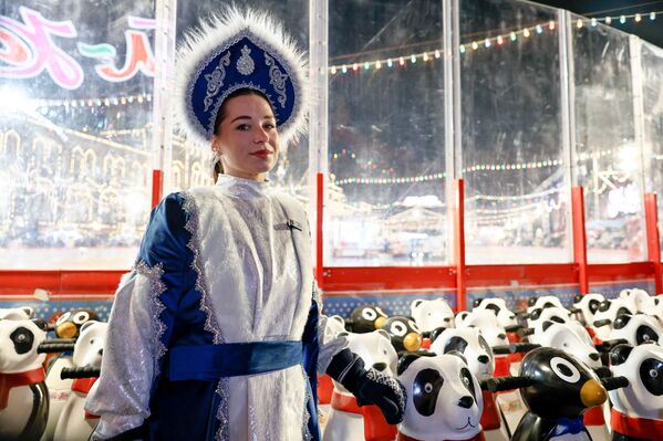 ГУМ-Каток давно перерос формат обычного места для катания на коньках. За два десятилетия он стал культурным явлением, обязательным пунктом зимней программы и местом, где рождаются традиции.  - Sputnik Казахстан