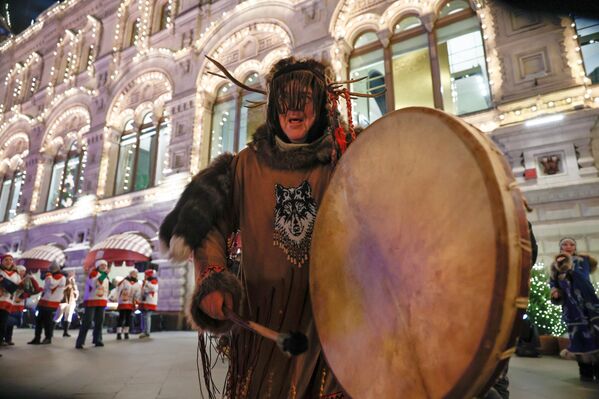 Он объединяет людей всех возрастов, возвращает ощущение детства и праздника, создаёт воспоминания, к которым хочется возвращаться из года в год.  - Sputnik Казахстан