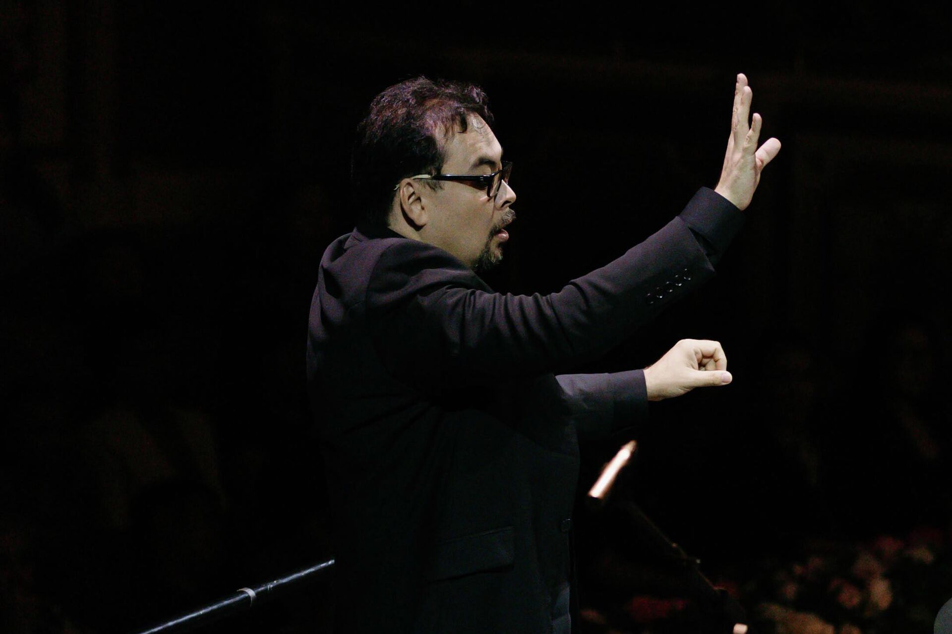 Алан Бурибаев - главный дирижер театра Астана Опера  - Sputnik Казахстан, 1920, 01.12.2025