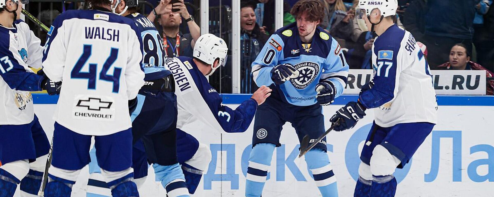 Фрагмент матча Сибирь - Барыс - Sputnik Казахстан, 1920, 01.12.2025