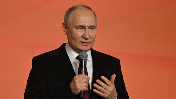 Путин на церемонии награждения победителя в номинации Волонтёр года - прямой эфир - Sputnik Казахстан