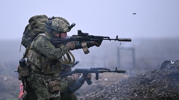 Отработка боевого слаживания военнослужащими 114-й отдельной гвардейской мотострелковой бригады группировки Центр - Sputnik Казахстан