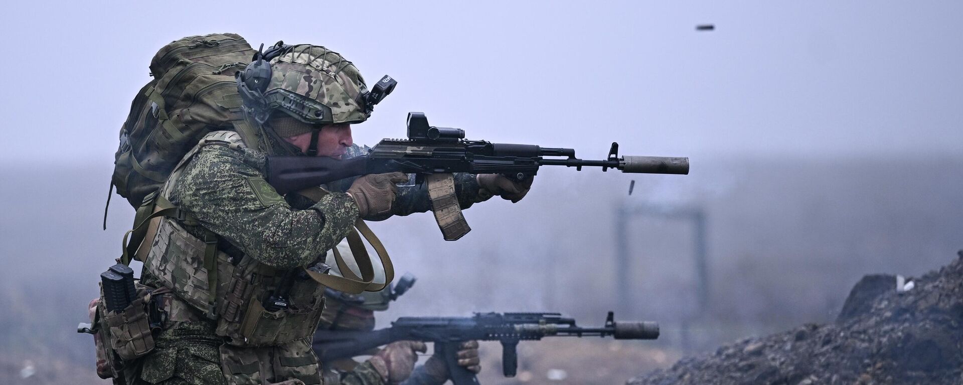 Отработка боевого слаживания военнослужащими 114-й отдельной гвардейской мотострелковой бригады группировки Центр - Sputnik Казахстан, 1920, 18.05.2026