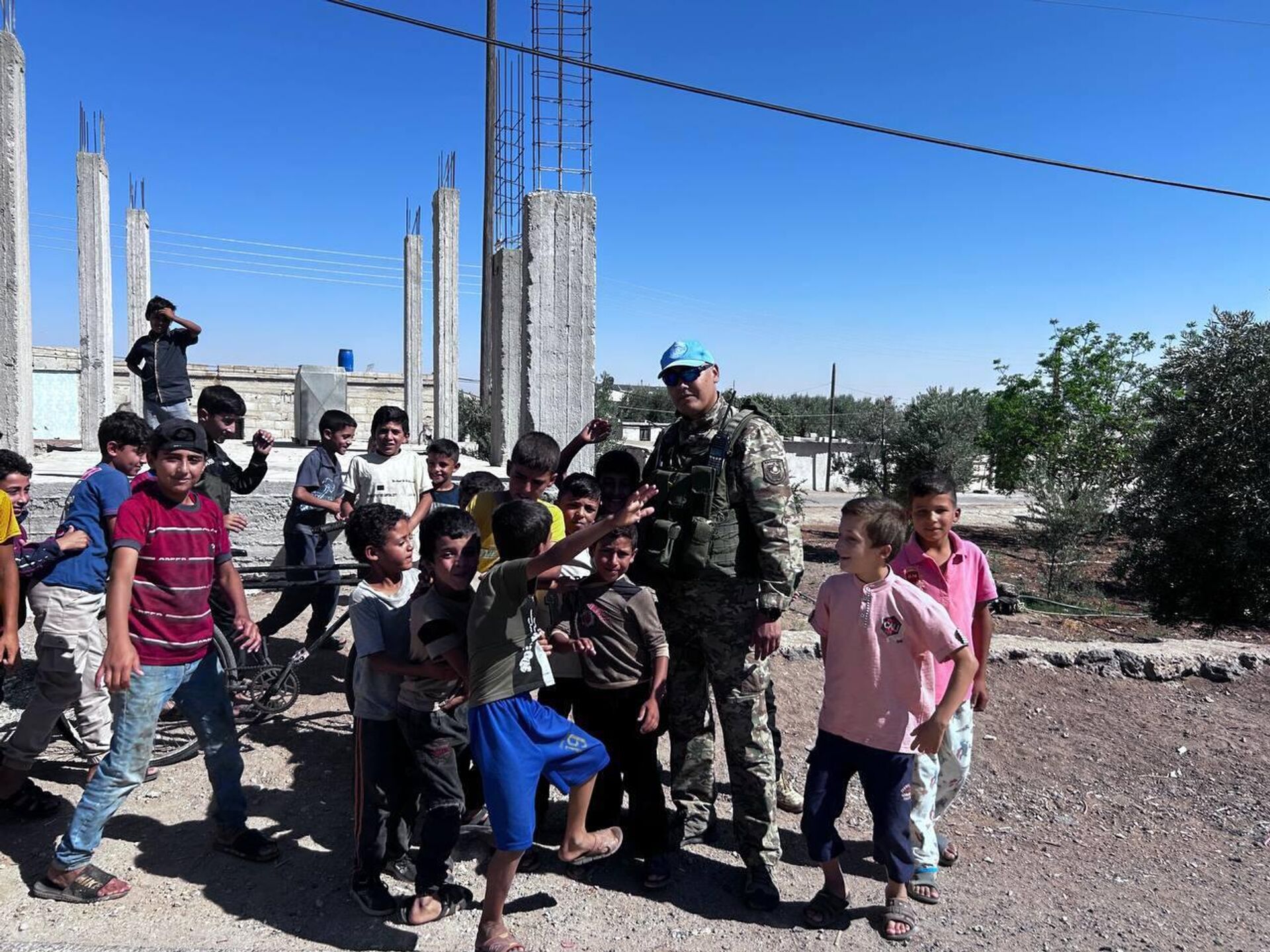 Казахстанские миротворцы обезвреживают взрывоопасные предметы на Голанских высотах - Sputnik Қазақстан, 1920, 05.12.2025