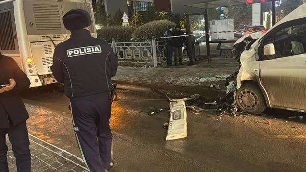 Астанада қоғамдық көлік пен шағын автобус соқтығысты - Sputnik Қазақстан