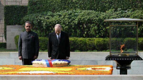 Путин Үндістанда Махатма Гандиді құрметпен еске алды - Sputnik Қазақстан