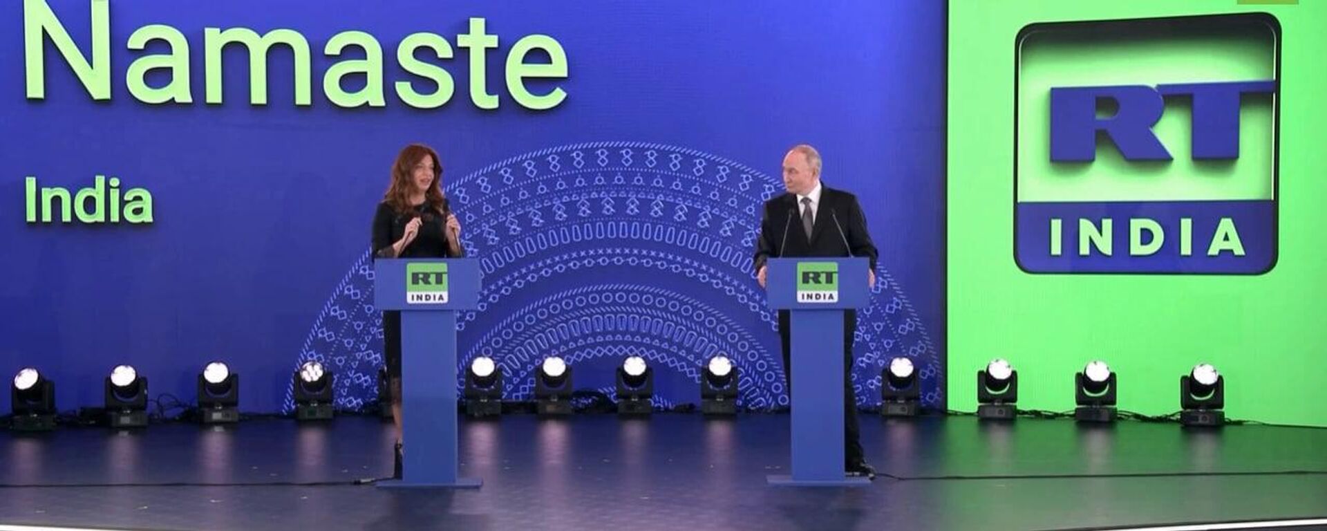 Путин и Симоньян дали старт вещанию канала RT India - Sputnik Казахстан, 1920, 05.12.2025